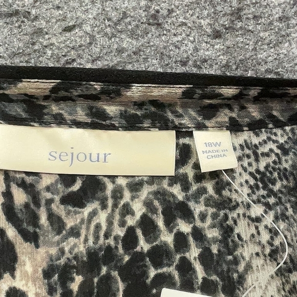 Sejour Silver Velvet Animal Print Tunic โ Size 18W โ NWT - Picture 4 of 7